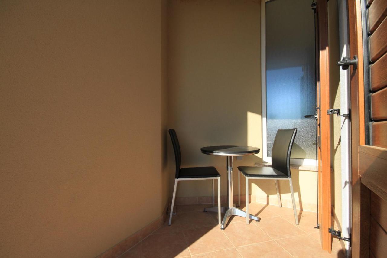 Apartments With A Parking Space Punta Kriza, Cres - 8082 מראה חיצוני תמונה