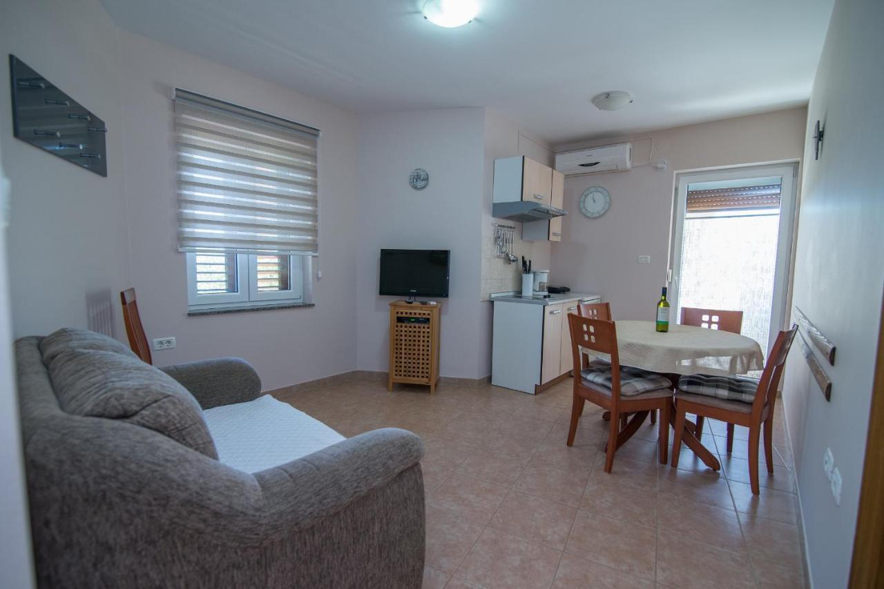 Apartments With A Parking Space Punta Kriza, Cres - 8082 מראה חיצוני תמונה